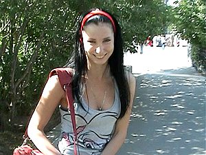  Hot girlfriend gives head in the classroom